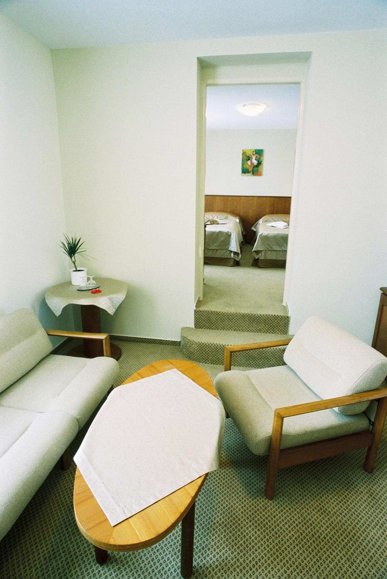Park Hotel Tartuf Beladice Exteriör bild