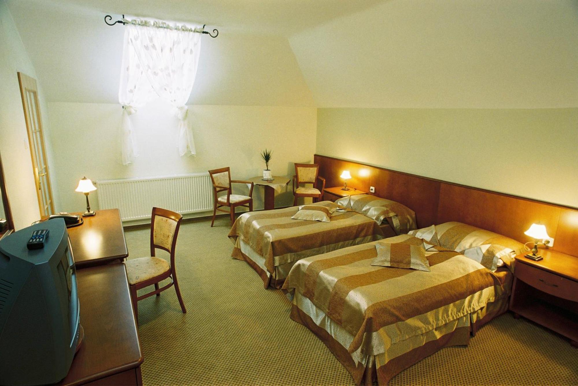 Park Hotel Tartuf Beladice Exteriör bild